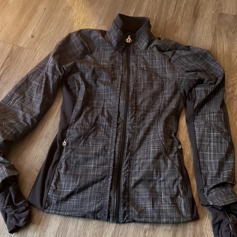 Lululemon fitted plaid jacket
